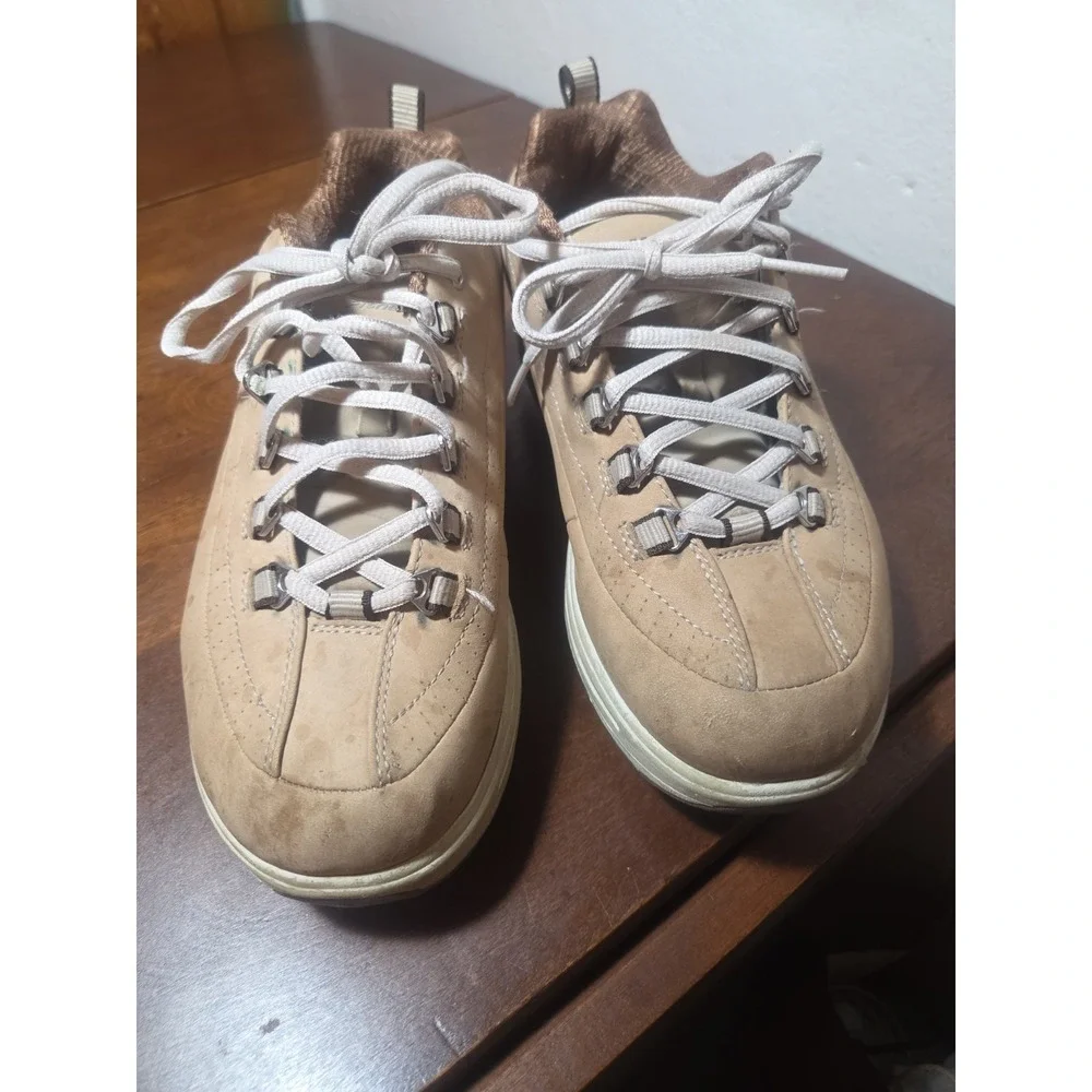 Sketchers Shape Ups Womens Size 7.5 Tan Suede Lace Up Curved Sole Walking Shoe